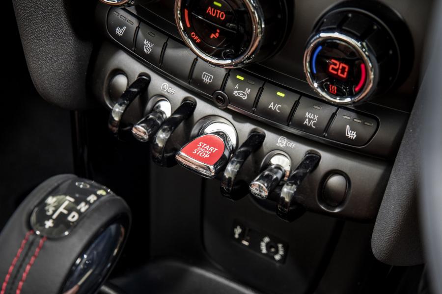  Mini Cooper S Cabrio Open 150 Edition 2016 года  (фото 14 из 14)